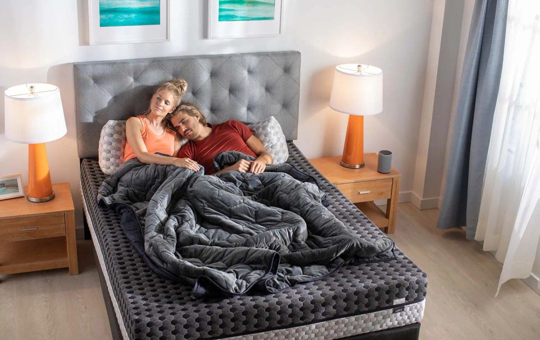 Weighted Blankets for Couples: How to Choose the Best Size